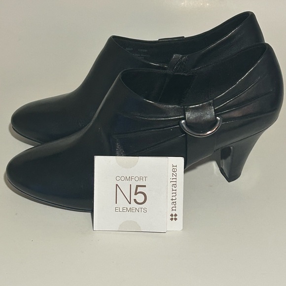 Brash Black Heels - Picture 3 of 6